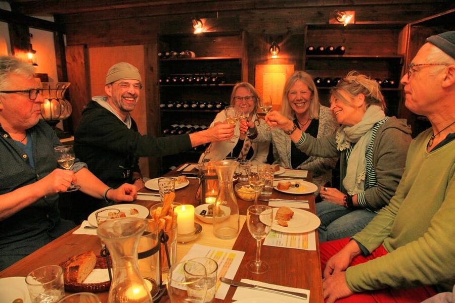 Cologne-Nippes: Gourmet wine tasting with cheese platter - Rosé with fennel salami or Jura cheese