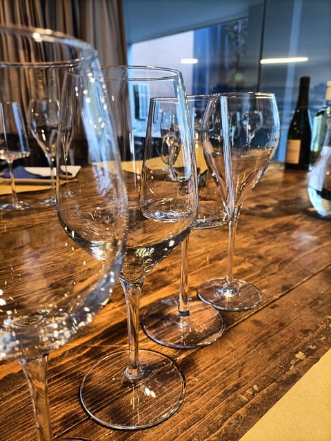 Como: Wine Tasting Experience with Cheese and Cold Cuts - Should You Book the Capitan Drake Tasting?