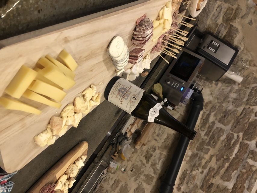 Dijon: Cheese and Burgundy Wine Tasting Workshop - A short tasting in a real Dijon cellar