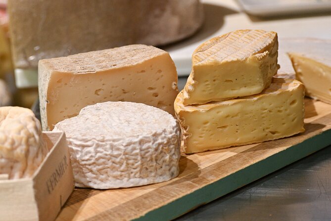 Discover our Terroirs and Tasting Cheese and Wine - The atmosphere: friendly, informal, and food focused
