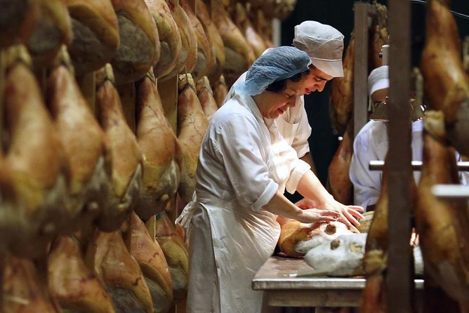 Discover Parma’s Flavors: Parmigiano & Prosciutto Food Tour - The small-group advantage