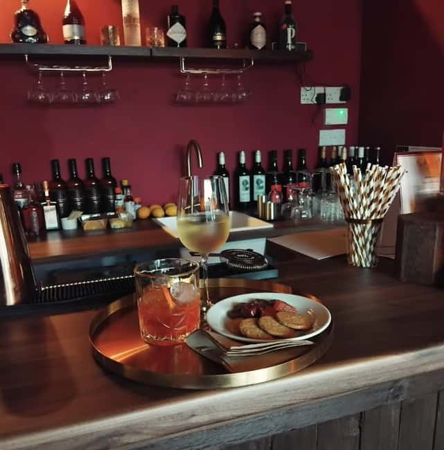 Edinburgh: English Wine and Scottish Cheese Tasting - Two sparkling wines and a hands-on tasting lesson
