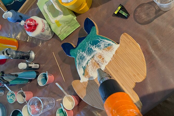 Epoxy Resin Cheese Board Art Class - Making an ocean-style board in Paia