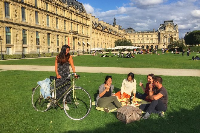 First Day Bike Tour, Top Sights, hidden gems, Wine&Cheese picnic - Place de la Concorde and the Louvre exterior