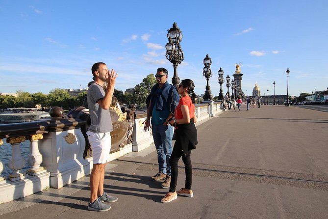 First Day Bike Tour, Top Sights, hidden gems, Wine&Cheese picnic - Place des Vosges and the 90-minute picnic