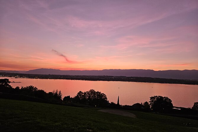 Fondue and wine private Tuk Tuk tour in Geneva - Starting near the lake and Pl. du Rhône