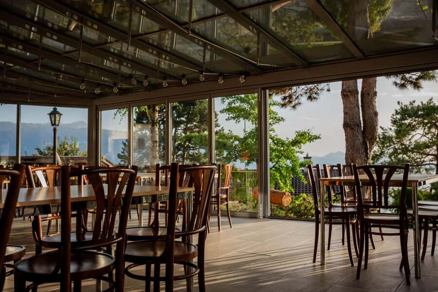 Fondue in the heart of the Lavaux vineyard - Terrace views or a heated winter veranda