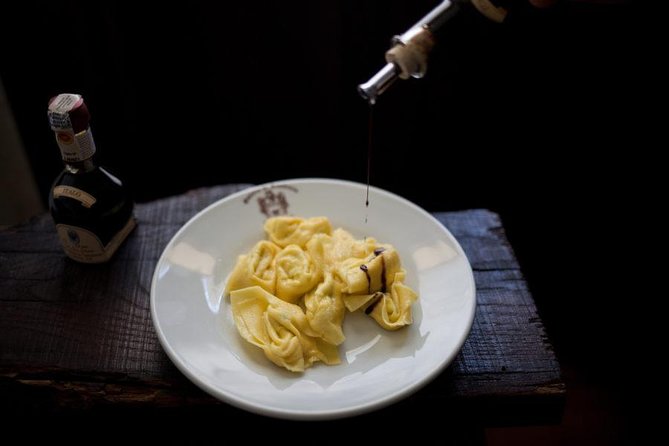 Food Tour: Parmigiano, Balsamic, Red Wine, lunch,transport - Gavioli Antica Cantina: wine, memory, and three pours