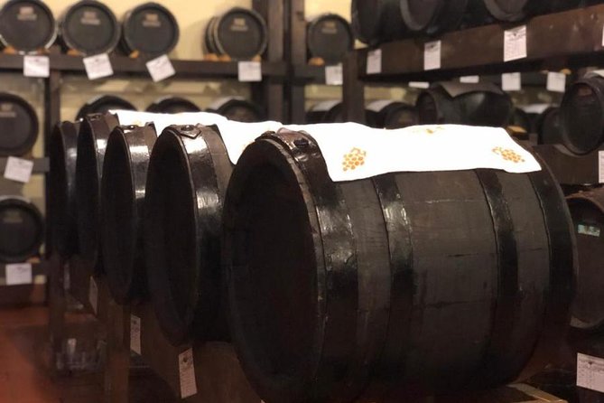 Food Tour: Parmigiano, Balsamic, Red Wine, lunch,transport - Country lunch: a needed pause between tastings