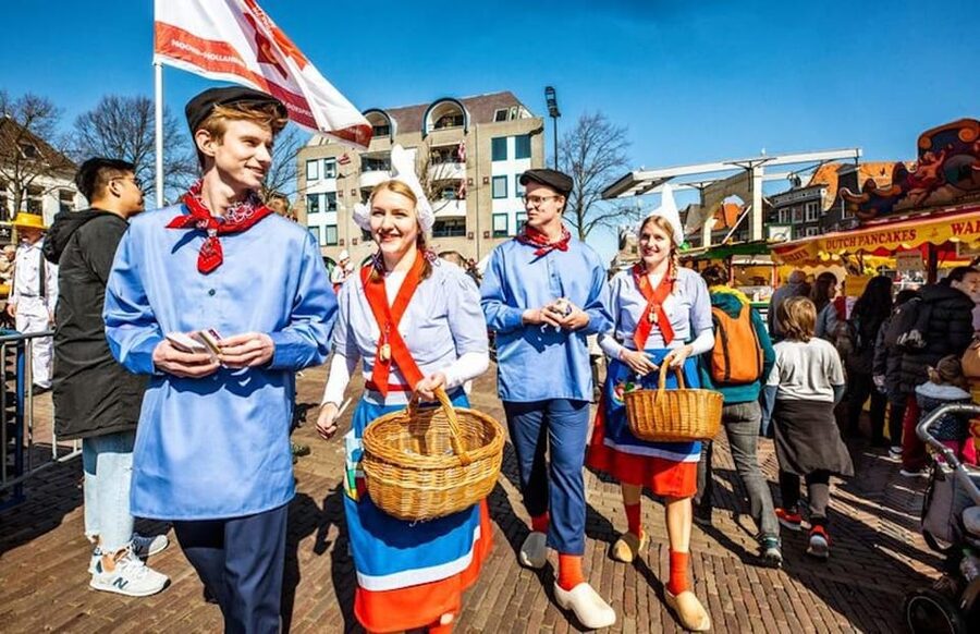 From Amsterdam; Alkmaar Cheese market & Zaanse Schans - Should you book the Alkmaar and Zaanse Schans tour?