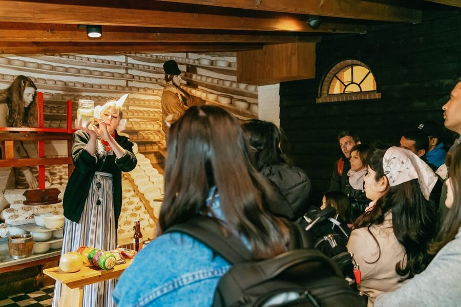 From Amsterdam: Volendam and Zaanse Schans Tour with Cheese - Who will enjoy this tour most