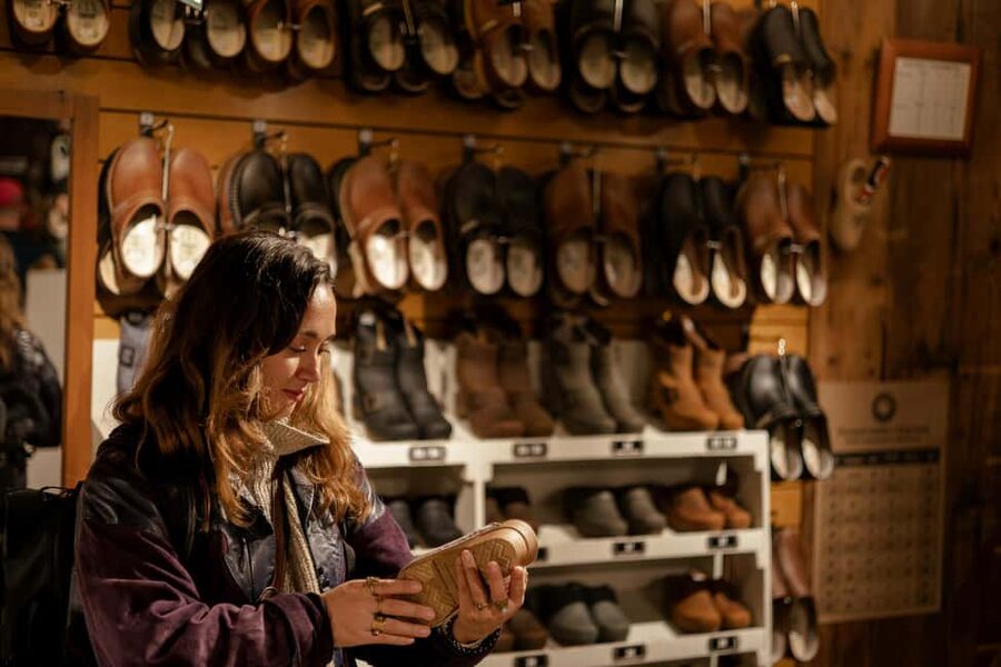 From Amsterdam: Volendam and Zaanse Schans Tour with Cheese - The clog-making demonstration