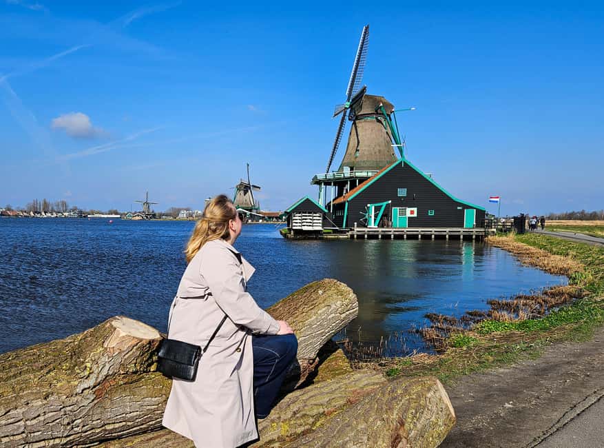From Amsterdam: Volendam and Zaanse Schans Tour with Cheese - Guides, languages, and the group experience