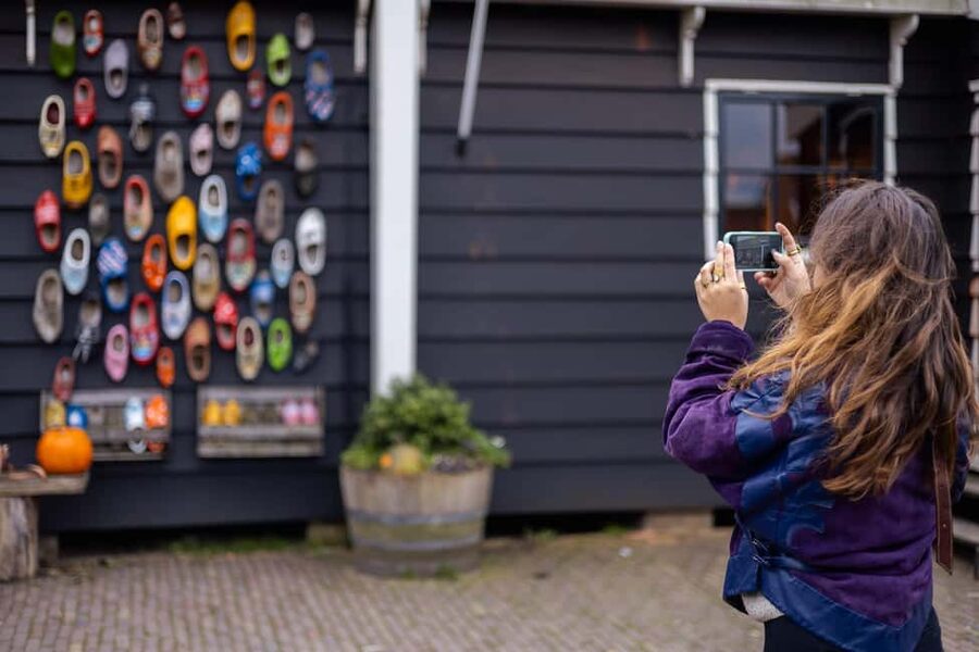 From Amsterdam: Volendam and Zaanse Schans Tour with Cheese - Optional Amsterdam canal cruise