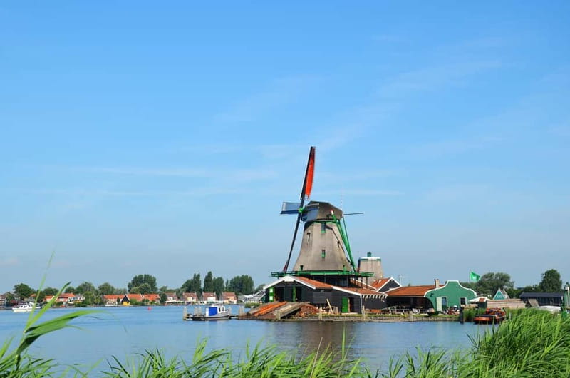 From Amsterdam: Volendam and Zaanse Schans Tour with Cheese - Volendam: fishing village views and limited free time