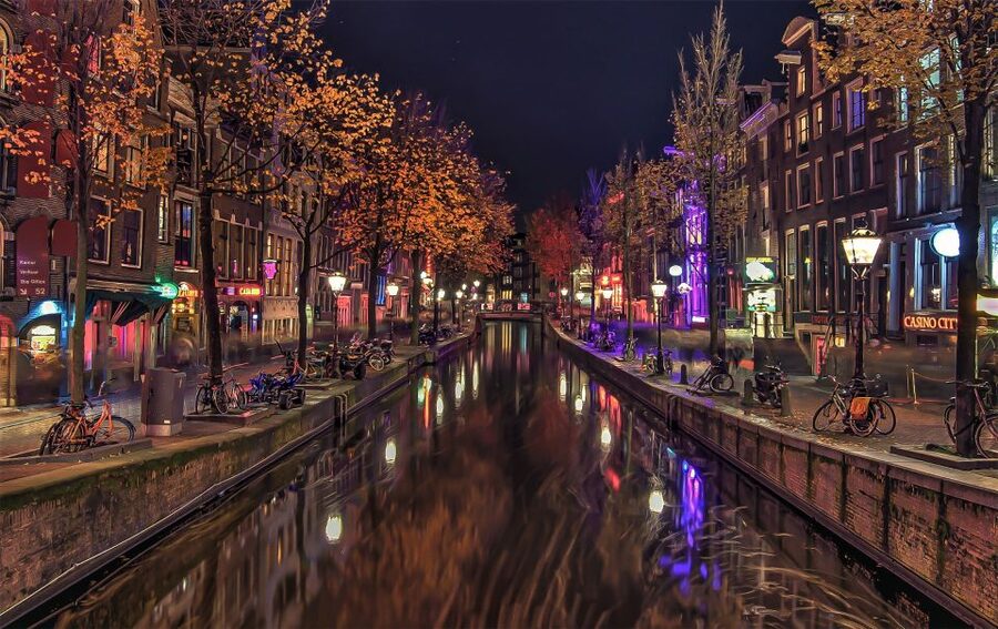 From Brussels: Cheese, Clogs & Windmills Amsterdam Day Trip - The canal cruise: worth confirming before you go