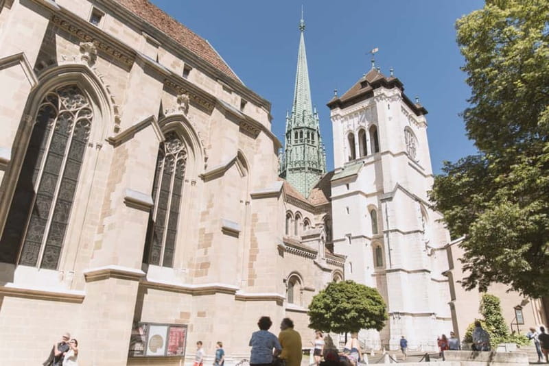 Geneva: City Tour and Fondue Cooking Class, Swiss Folklore - Geneva’s Old Town by mini-train or on foot