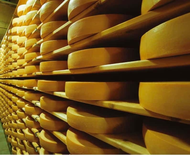 Geneva: Gruyères Tour with Chocolate, Cheese & Golden Train - Maison du Gruyère and the cheese-making lesson