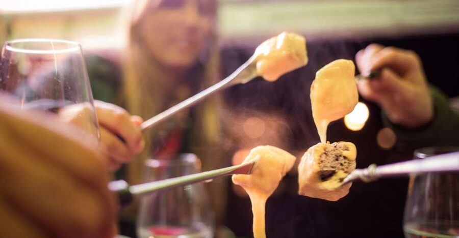 Geneva: tour with fondue and wine in TukTuk - Key points to know before booking