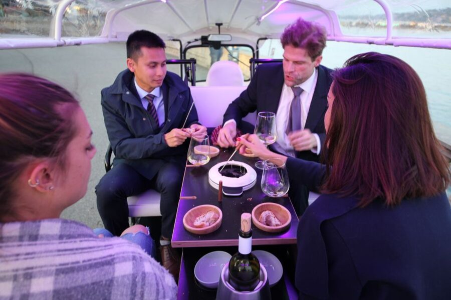 Geneva: tour with fondue and wine in TukTuk - A Swiss fondue ride with Geneva as the dining room