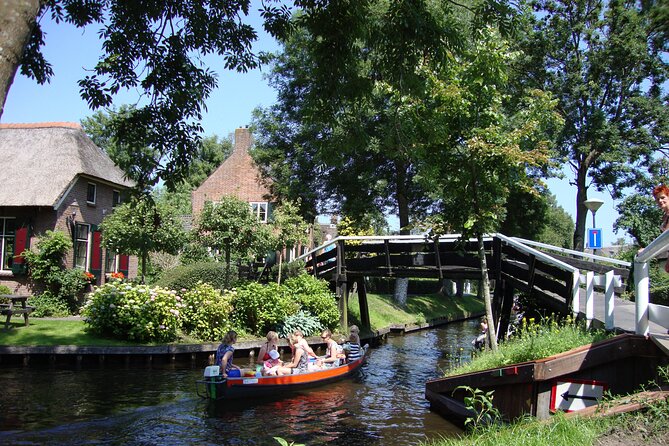 Giethoorn Day Trip from Amsterdam With Cruise and Cheeseplatter - Is the optional Amsterdam canal cruise worth adding?