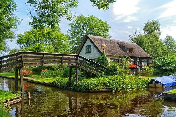 Giethoorn Day Trip from Amsterdam With Cruise and Cheeseplatter - What the $113 price means
