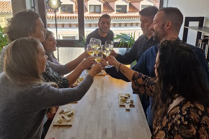 Gourmet Experience: Tasting of Spanish Cheese and Exclusive Wines - A 20-person cap and the host’s role