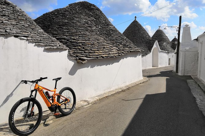 GPS self guide Alberobello and Masseria + Mozzarella and Focaccia tastings by E-bike - Starting in Locorotondo with your own route