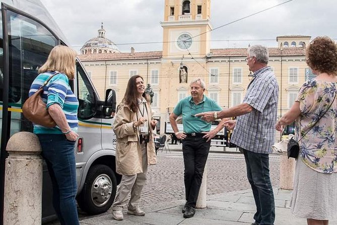 Guided group tour TastyBus: Parmesan Cheese and Parma Ham - Prosciutto di Parma: from pork leg to curing room