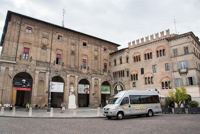 Guided group tour TastyBus: Parmesan Cheese and Parma Ham - The guide can shape the whole day