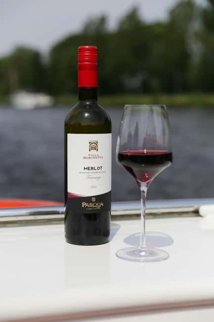 Haarlem: Local Cheese and Wine Cruise - The canals are the main attraction