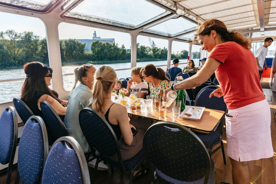 Hamburg: Harbor Cruise with Wine and Cheese - Key points to know before you book
