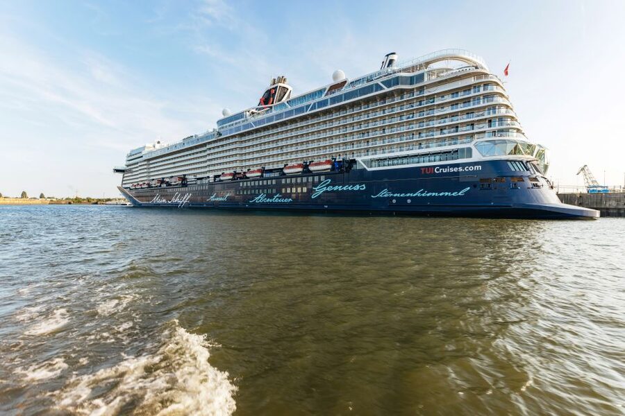 Hamburg: Harbor Cruise with Wine and Cheese - Booking details that matter