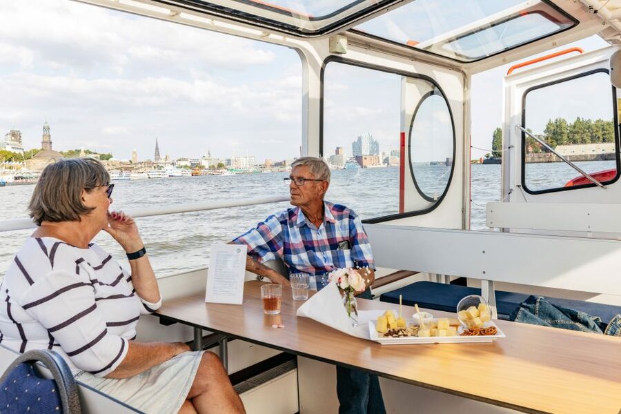 Hamburg: Harbor Cruise with Wine and Cheese - What the 90-minute route shows you