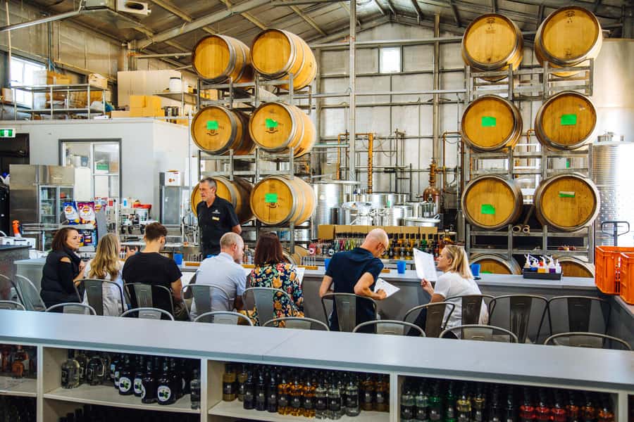 Hunter Valley: Wine, Spirits, and Cheese Tour with Lunch - White and red wine tastings with local guidance