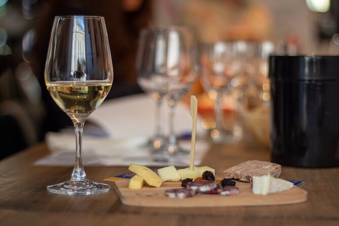 Introduction to Bordeaux wines paired with cheeses & charcuterie - Why this Bordeaux tasting works as a first lesson