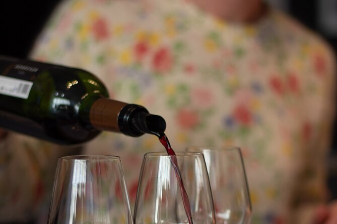 Introduction to Bordeaux wines paired with cheeses & charcuterie - The hosts make the difference