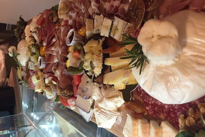 Italian Charcuterie & Cheese Board with Wine or Beer Pairing - What arrives on the Italian lunch board