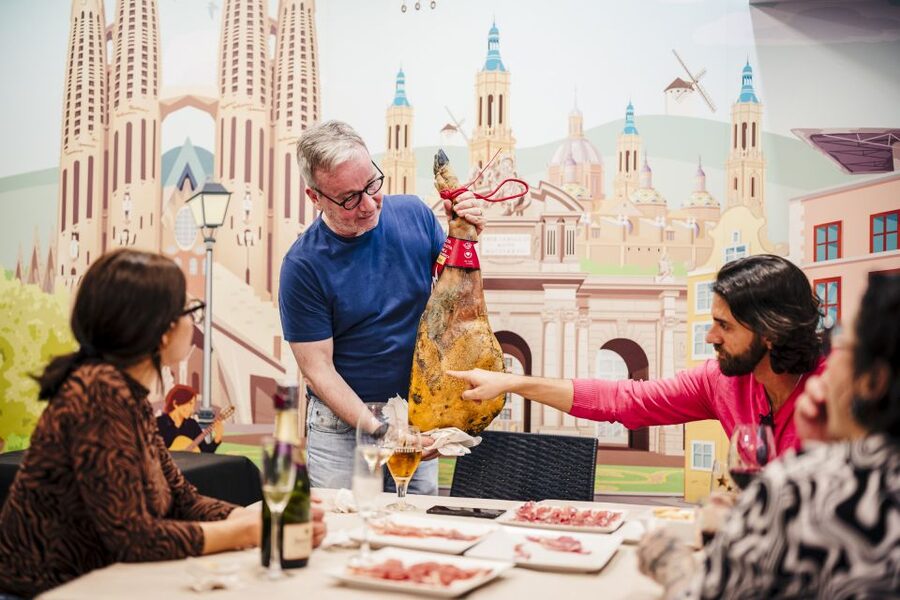 Jamón Experience Master Plus: Ham, Wine & Cheese Tasting - What the Master Ham Cutter adds