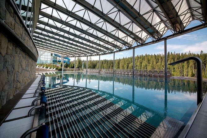 Krakow–Zakopane: Cable Car, Chocholow Baths, Cheese & Vodka - Two hours on Krupówki Street