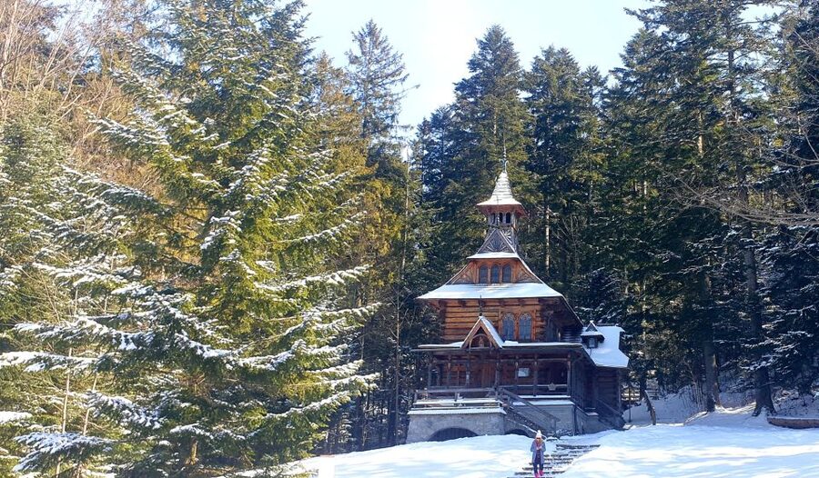 Krakow: Zakopane, Funicular, Cheese, and Highland Day Trip - Jaszczurowka Chapel and highlander religious design