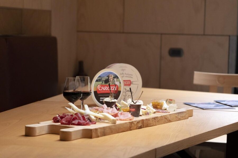 Lake Como: Cheese and Wine Tasting in Valsassina - A cheese tasting beyond Lake Como’s shoreline