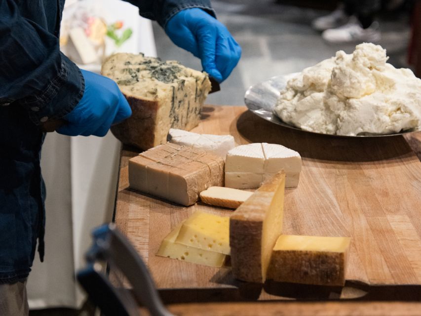 Lake Como: Cheese Factory Tour and Tasting in Valsassina - Inside the 40-minute dairy visit