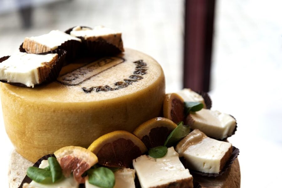 Lake Como: Cheese Factory Tour and Tasting in Valsassina - The Lake Como audio guide is a small extra