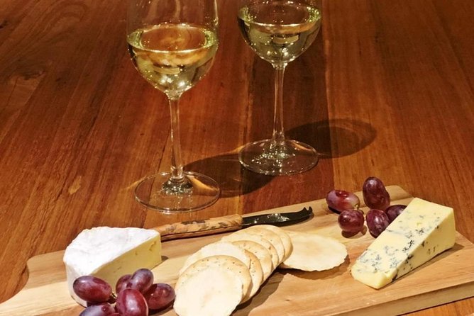 Lake Wanaka 1-Hour Cruise Including Wine and Cheese - Key points at a glance