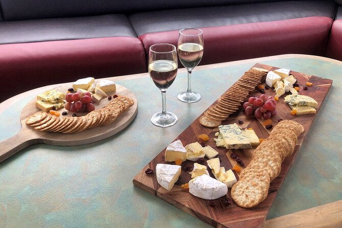 Lake Wanaka 1-Hour Cruise Including Wine and Cheese - Weather, clothing, and comfort