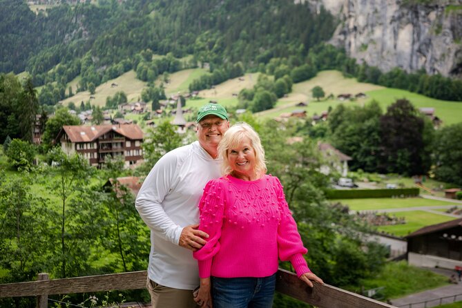 Lauterbrunnen Private Tour, Photoshoot, Fondue Picnic - Making fondue in the Swiss Alps