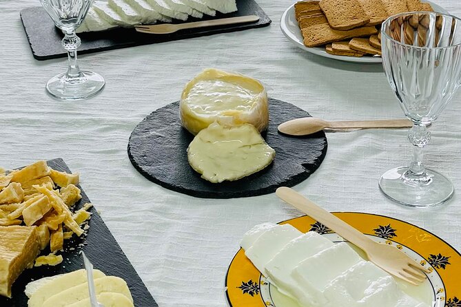 Lisbon Cheese Factory Visit, Wine Tasting and Tile Painting Tour - Key points to know before booking