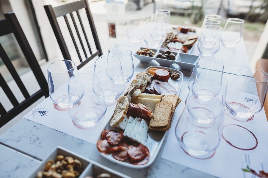 Lisbon: Portuguese Wine and Cheese Tasting with Lunch - The food: a light Portuguese lunch, not a full restaurant meal