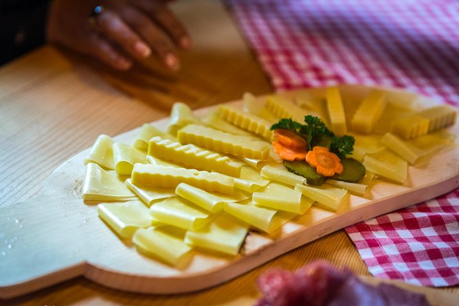 Lucerne CH Experience: Cheese, Chocolate, Chapel Bridge & Château - Walking across Chapel Bridge